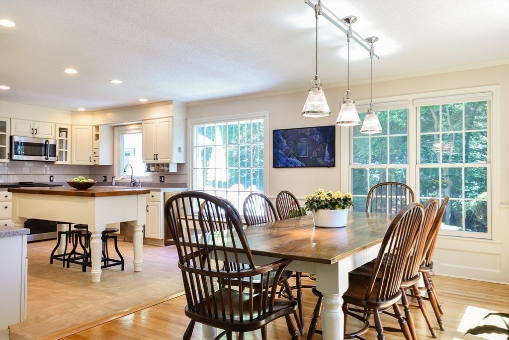 Dining room, Interior, Kitchen, Pendant Lights, Recessed Lighting, Wood Texture Flooring