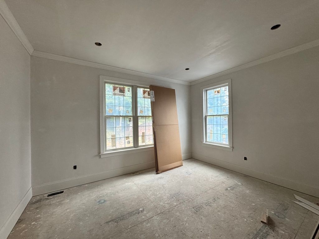 Empty room, Interior