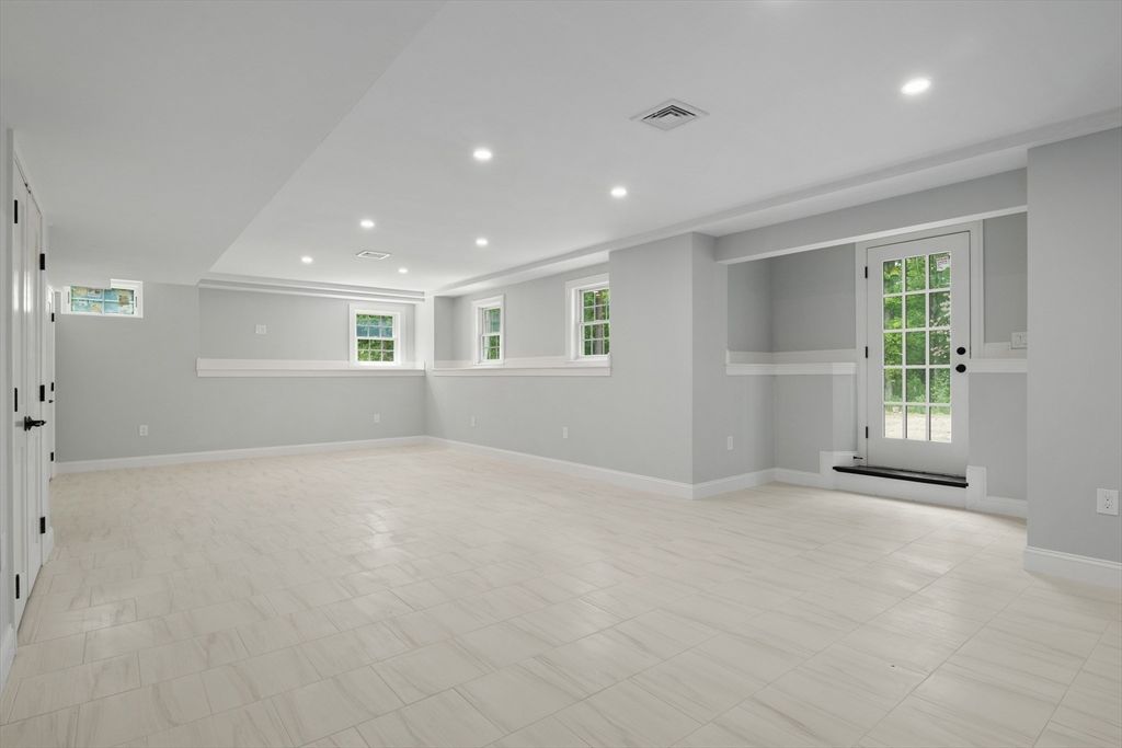 Empty room, Interior, Recessed Lighting