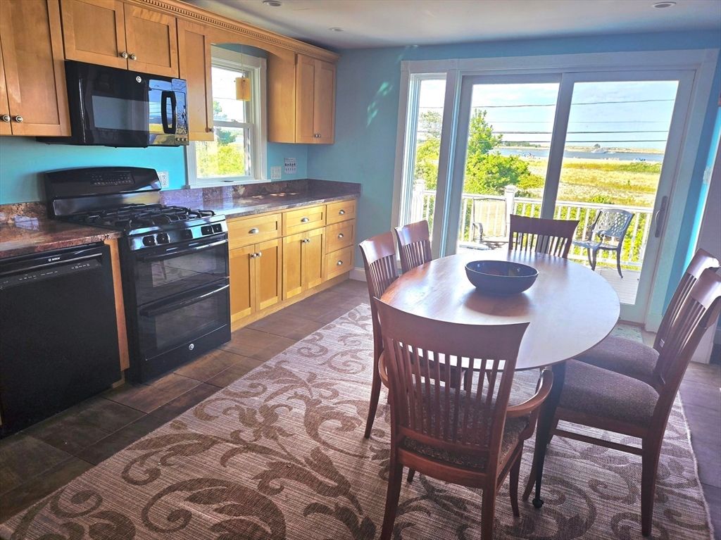 Dining room, Interior, Kitchen, Recessed Lighting