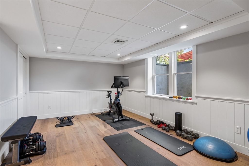 Fitness Equipment, Interior, Recessed Lighting, Wood Texture Flooring