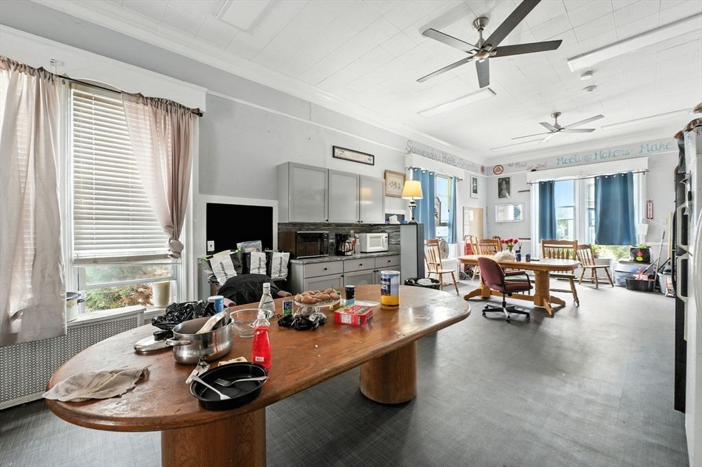 Dining room, Interior