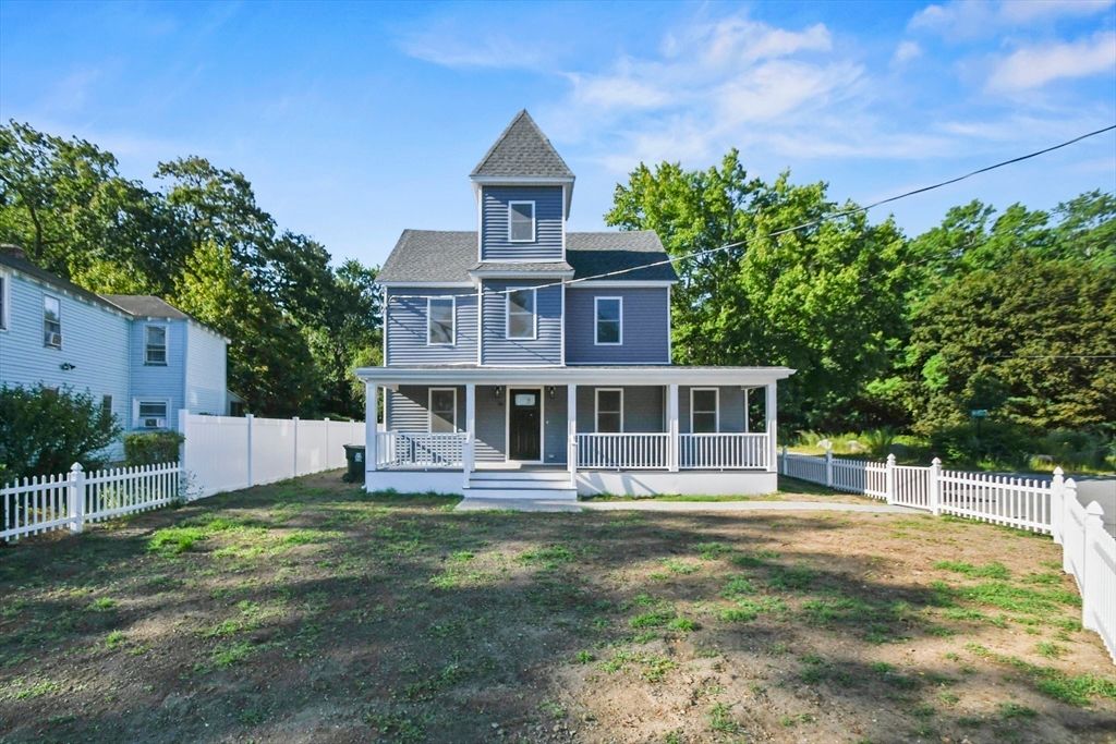 Backyard, Exterior, Facade, Queen Anne Victorian