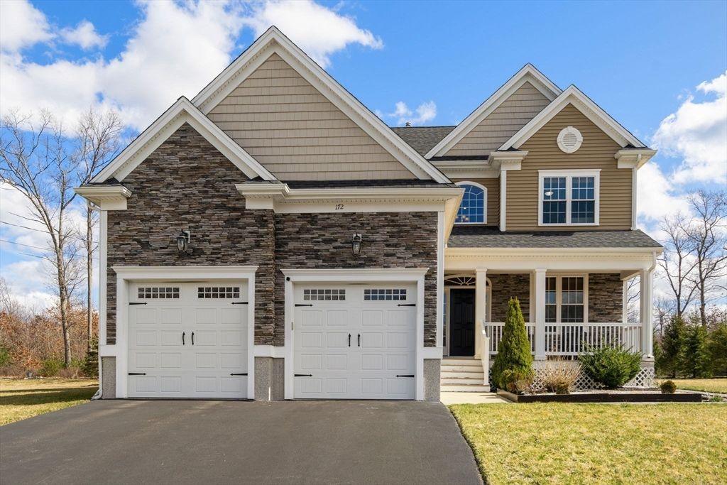 Attached, Exterior, Facade, American Craftsman