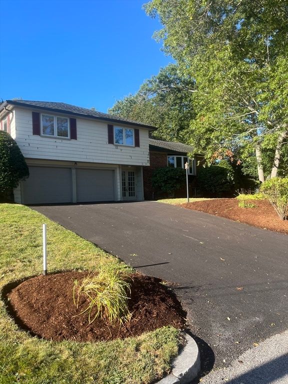 Attached, Exterior, Facade, Raised Ranch