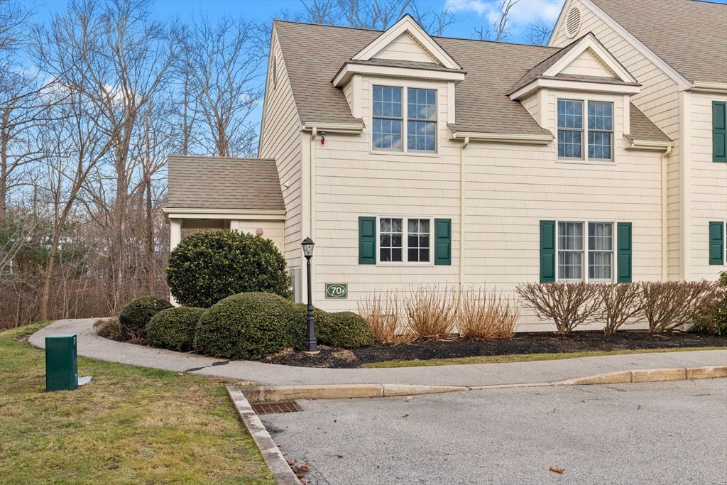 Attached, Exterior, Facade, Cape Cod