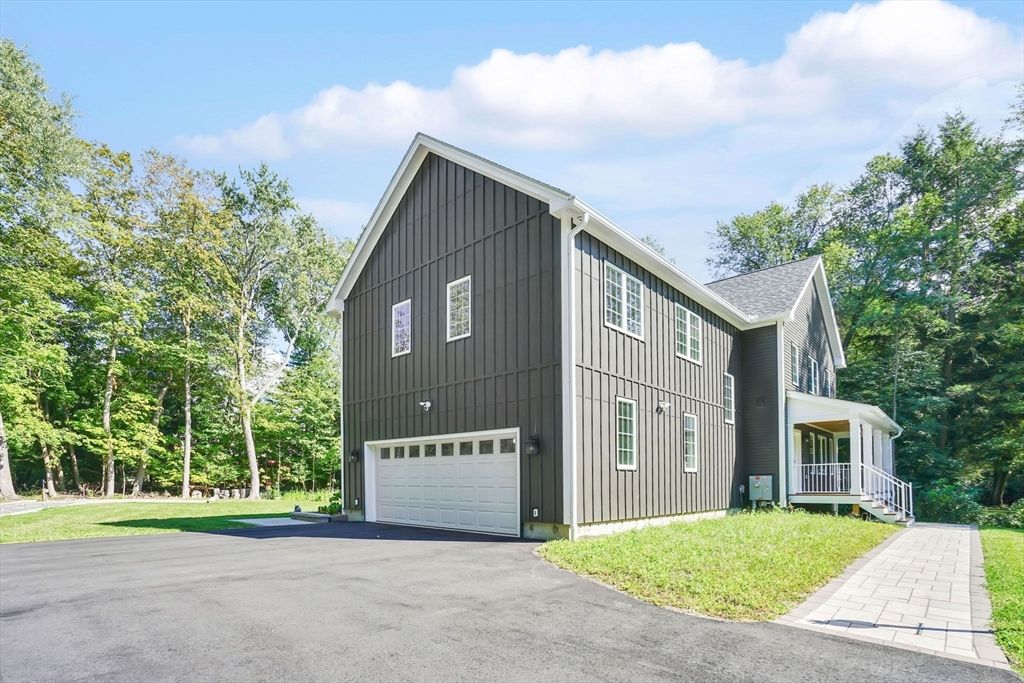 Attached, Exterior, Facade, Farmhouse