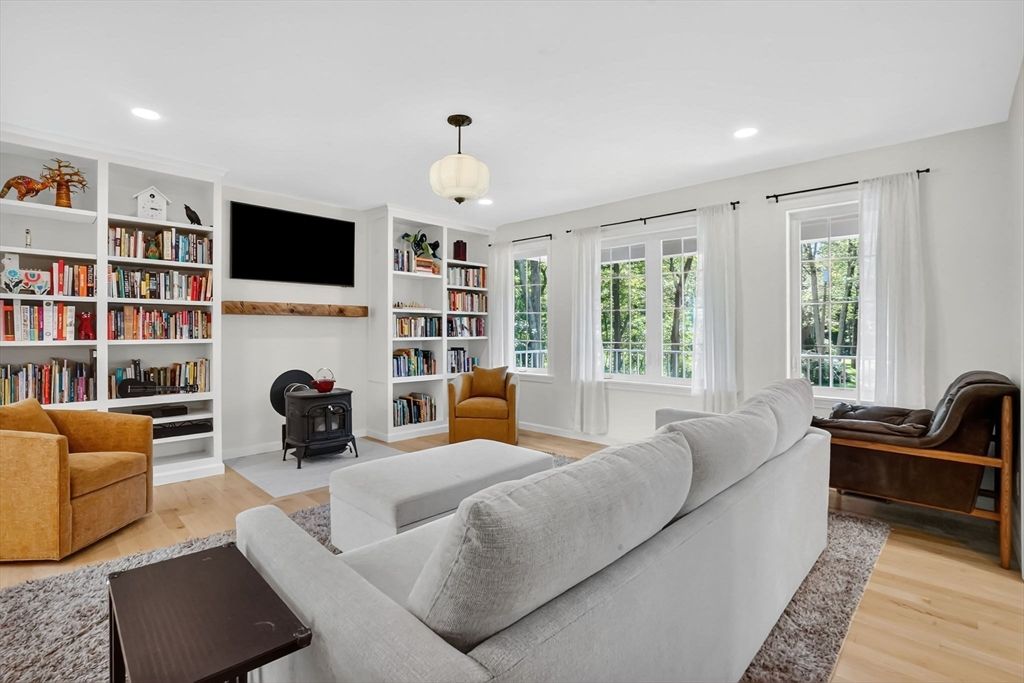 Interior, Living room, Pendant Lights, Recessed Lighting, Wood Texture Flooring