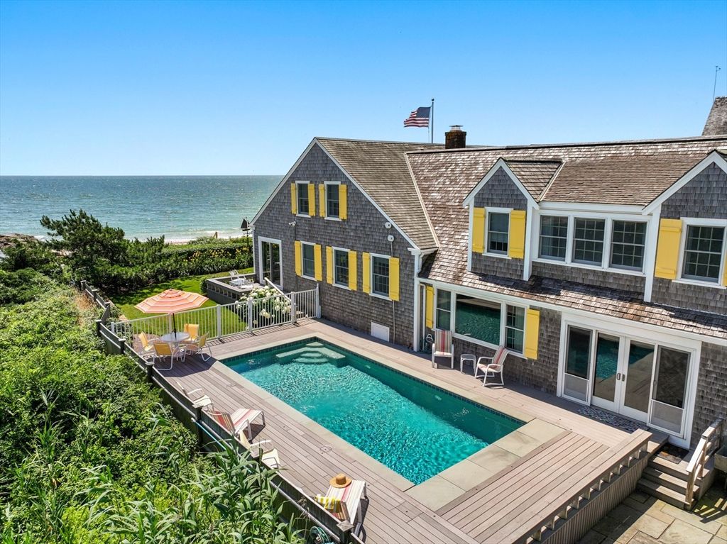 Exterior, Pool, Water