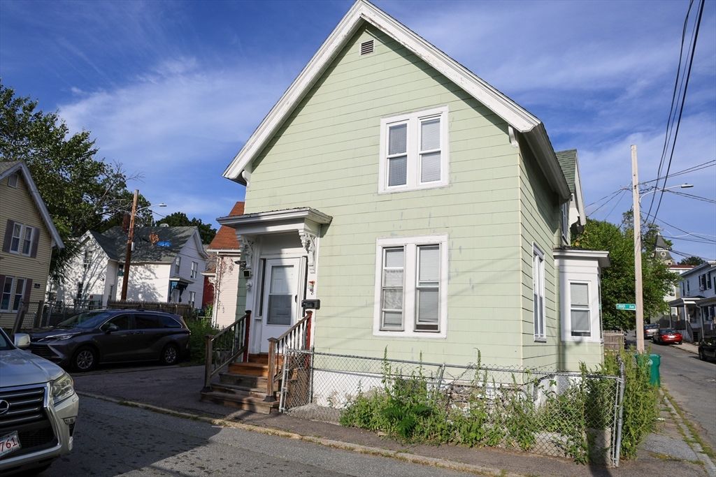Exterior, Facade, Queen Anne Victorian