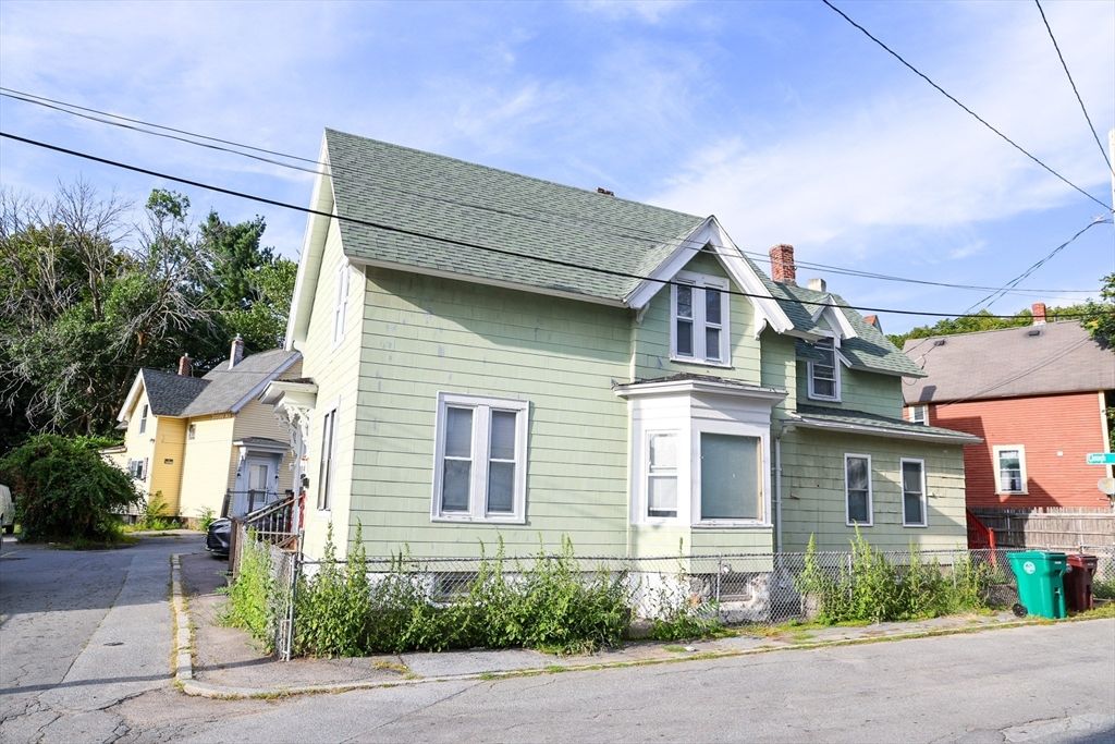Exterior, Facade, Queen Anne Victorian