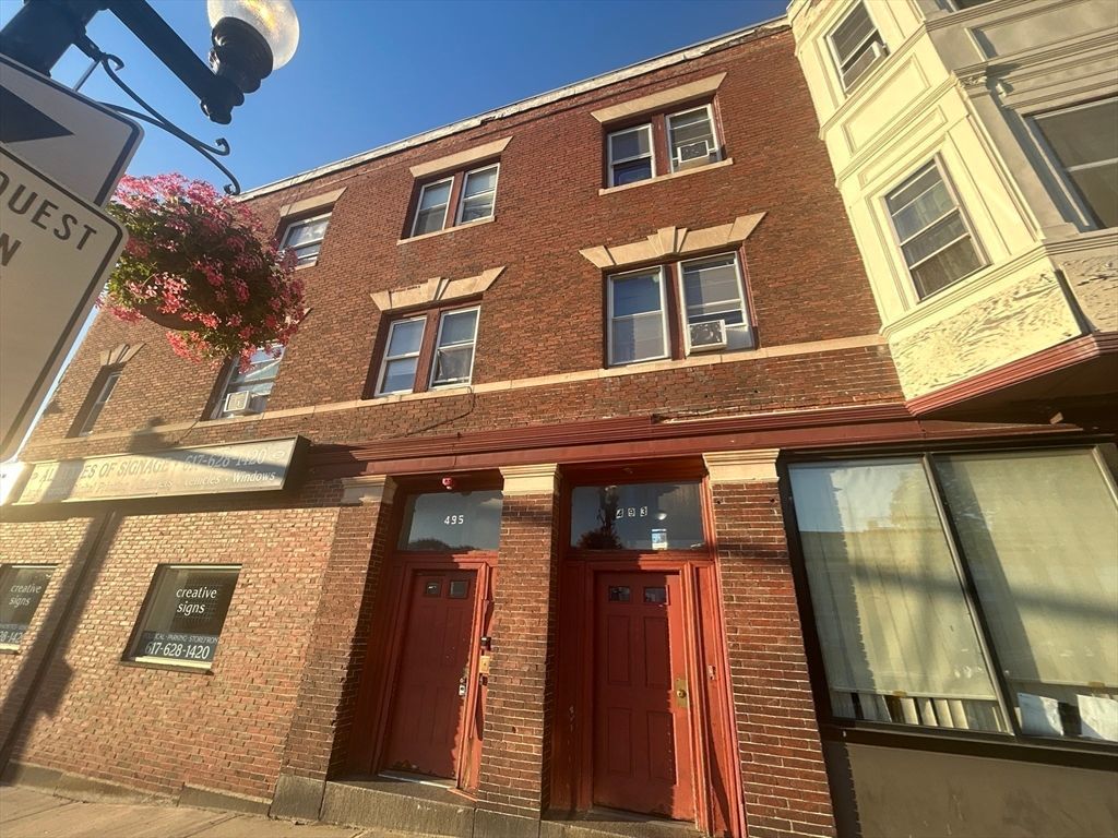 Exterior, Facade, Brick Facade, Rowhouse