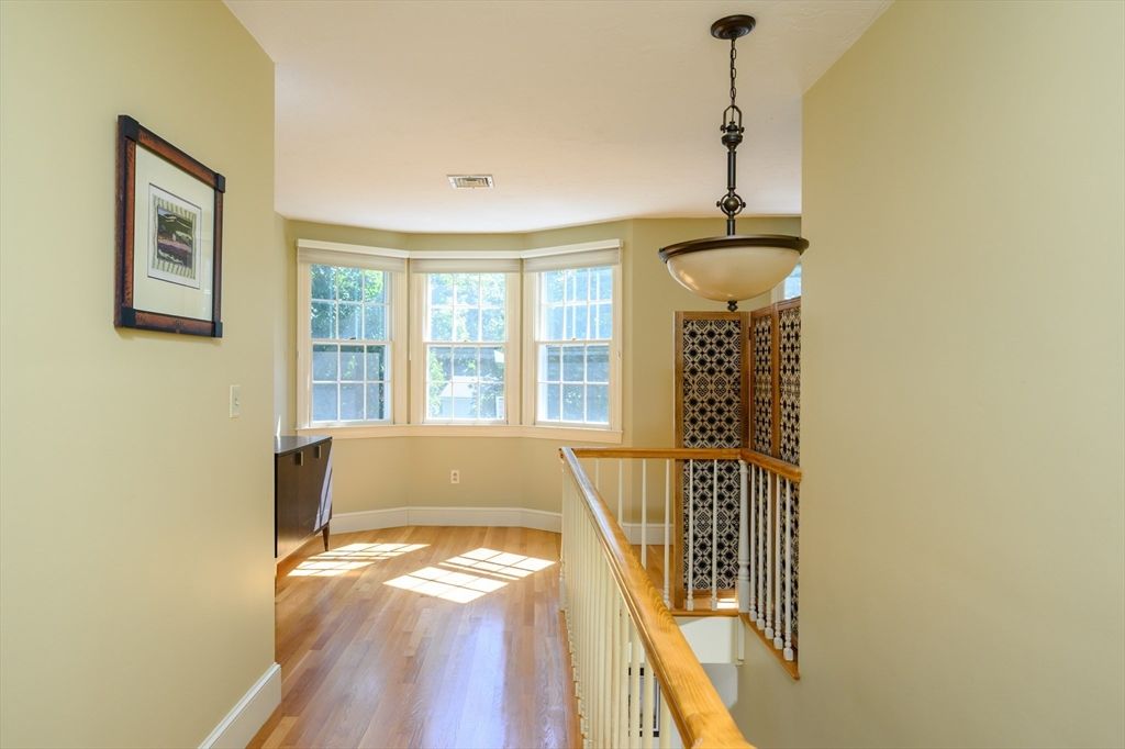 Interior, Pendant Lights, Wood Texture Flooring