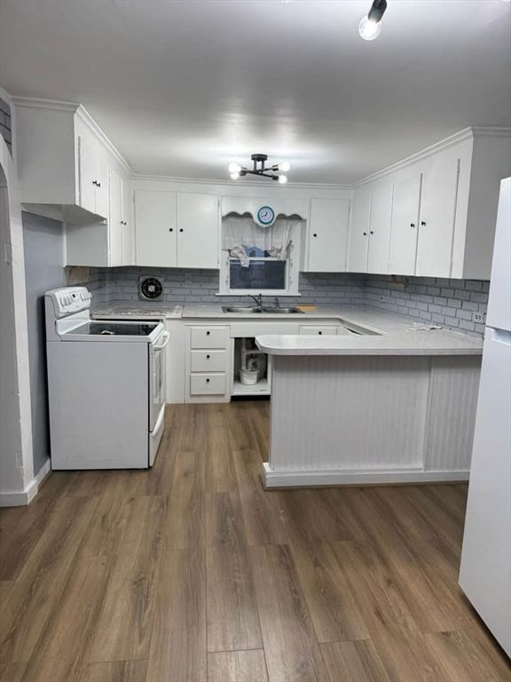 Interior, Kitchen, Wood Texture Flooring