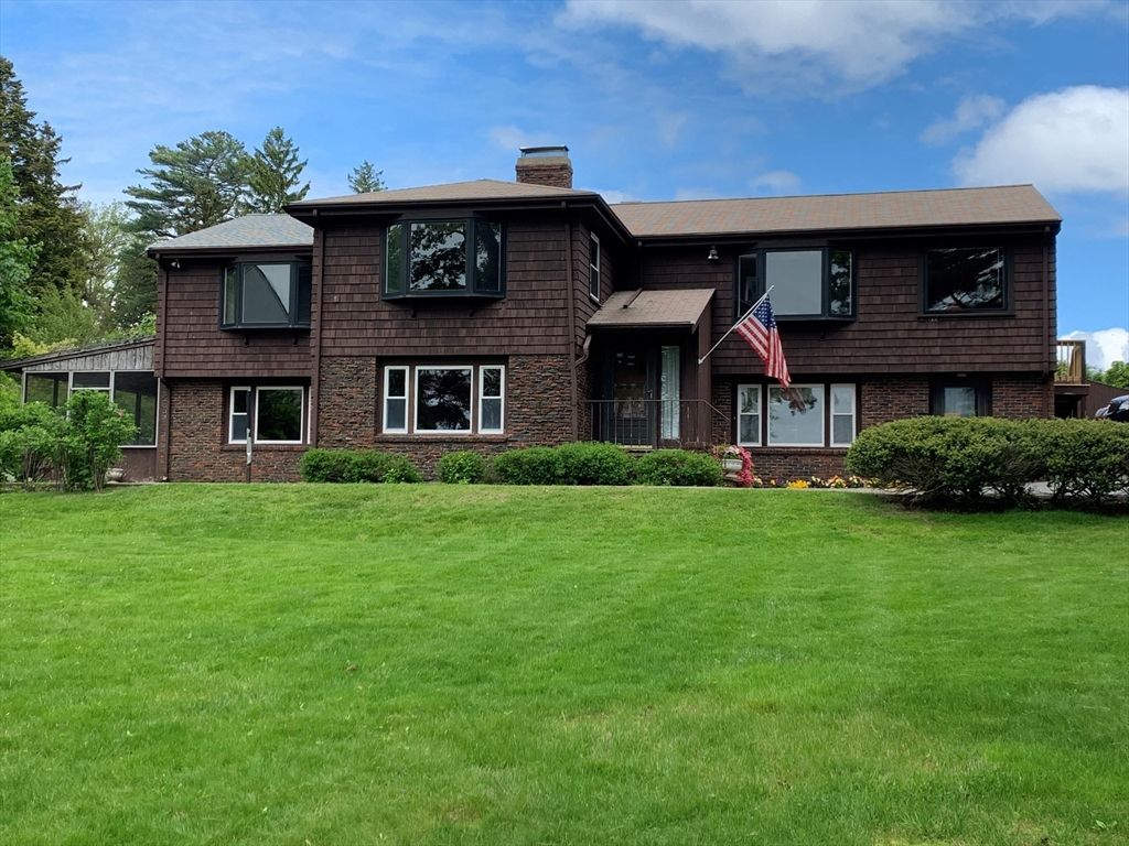 Exterior, Facade, Brick Facade, Split Level