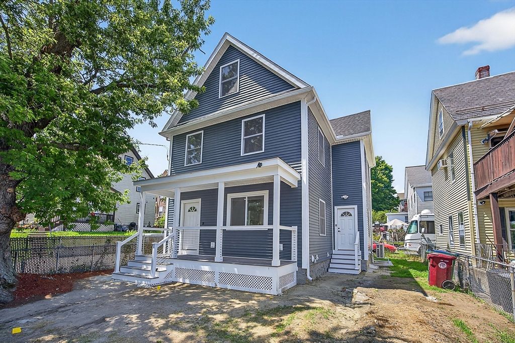 Exterior, Facade, Queen Anne Victorian