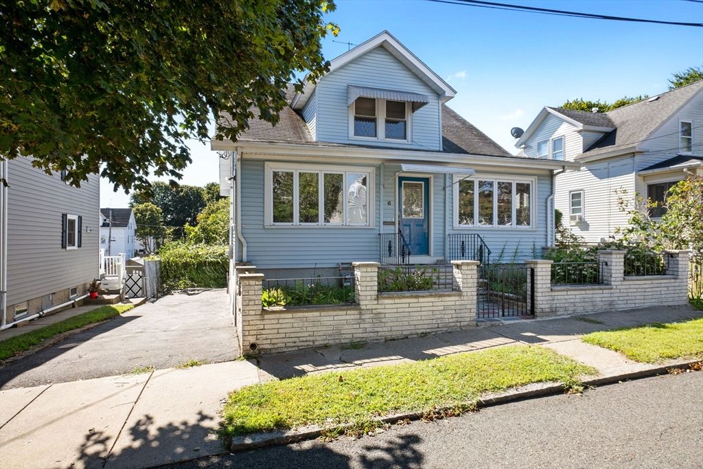 Exterior, Facade, Cape Cod