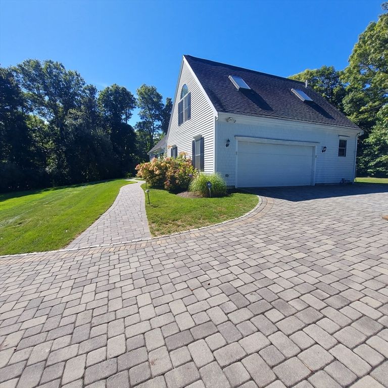Attached, Exterior, Facade, Cape Cod
