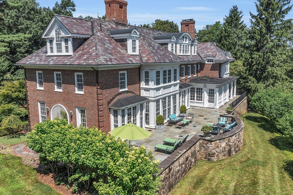 Exterior, Facade, Brick Facade, Georgian
