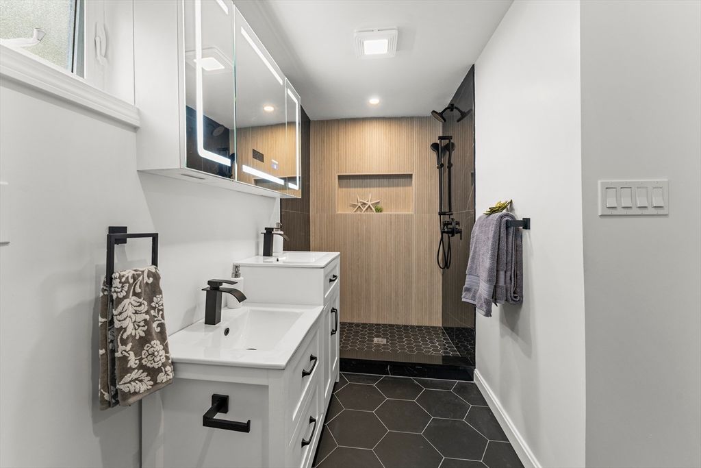 Bathroom, Interior, Recessed Lighting