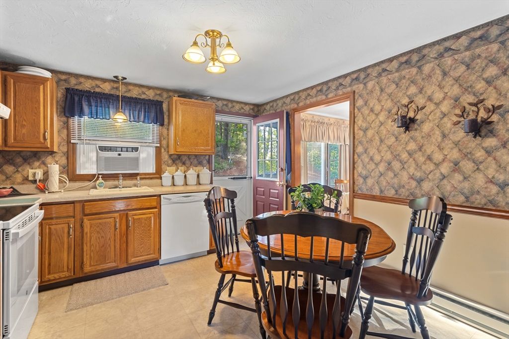 Dining room, Interior, Kitchen, Pendant Lights