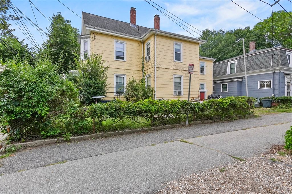 Exterior, Facade, Queen Anne Victorian