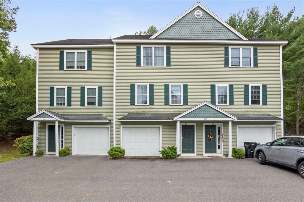 Attached, Exterior, Facade, Rowhouse