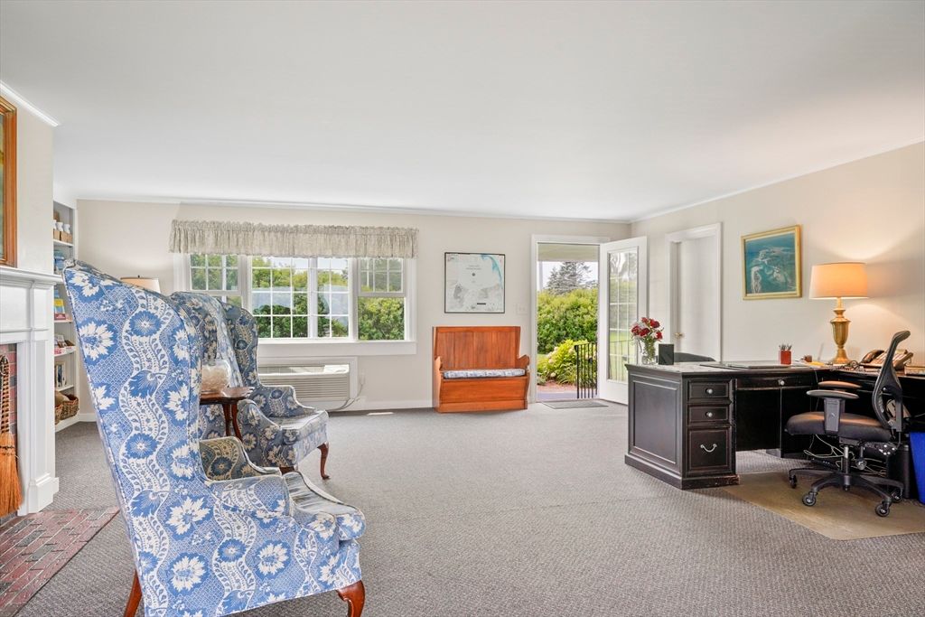 Home Office, Interior