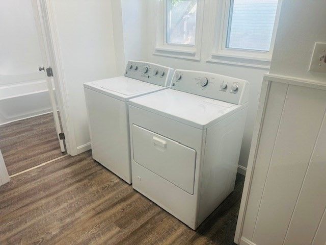 Interior, Utility Closets, Washer, Wood Texture Flooring
