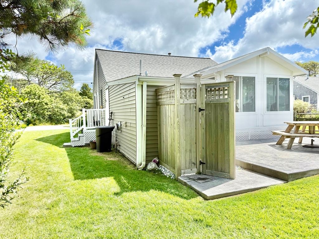 Backyard, Exterior