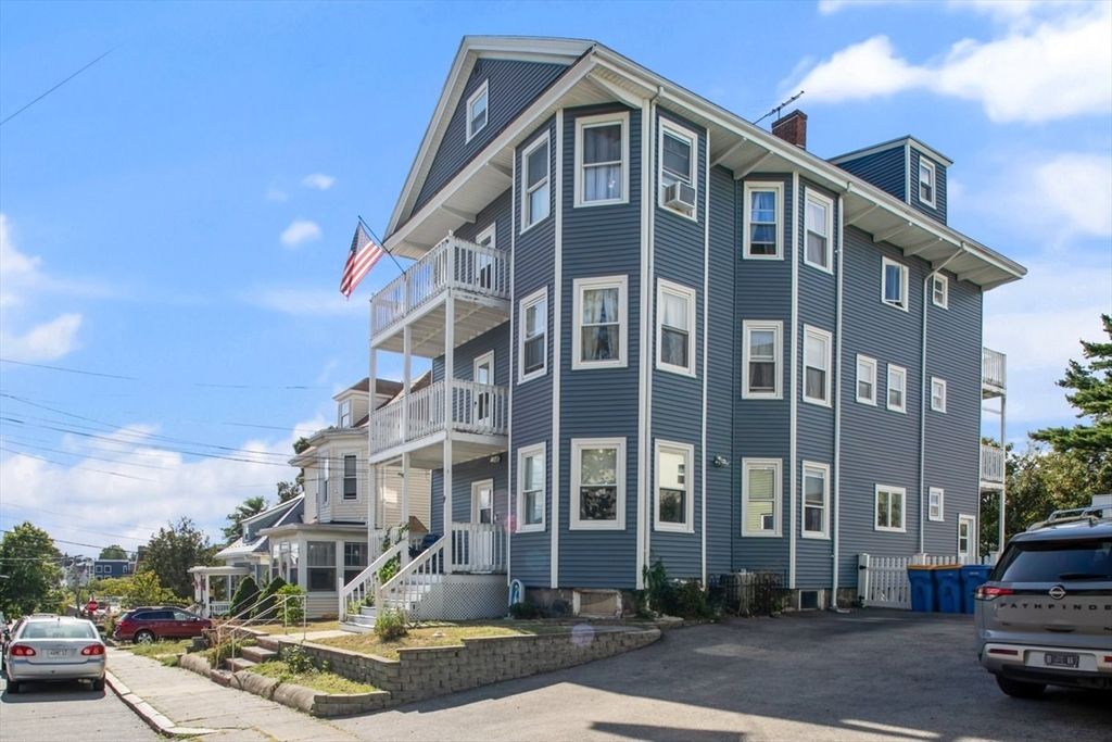 Exterior, Facade, Queen Anne Victorian