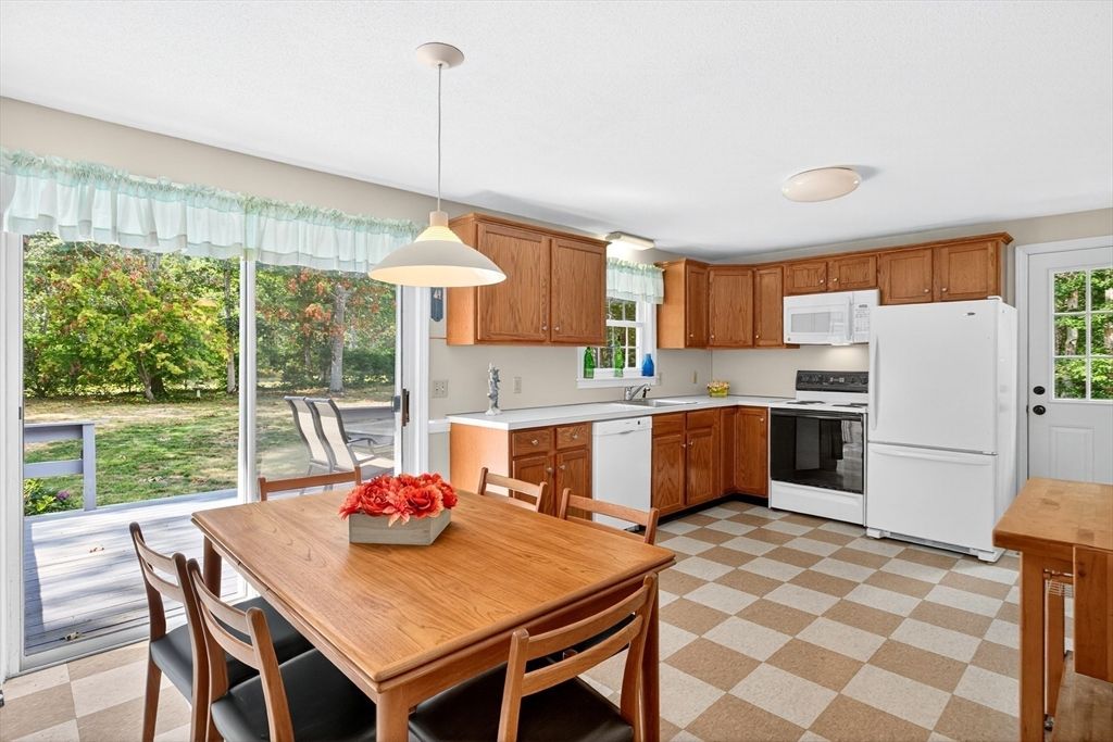Dining room, Interior, Kitchen, Pendant Lights