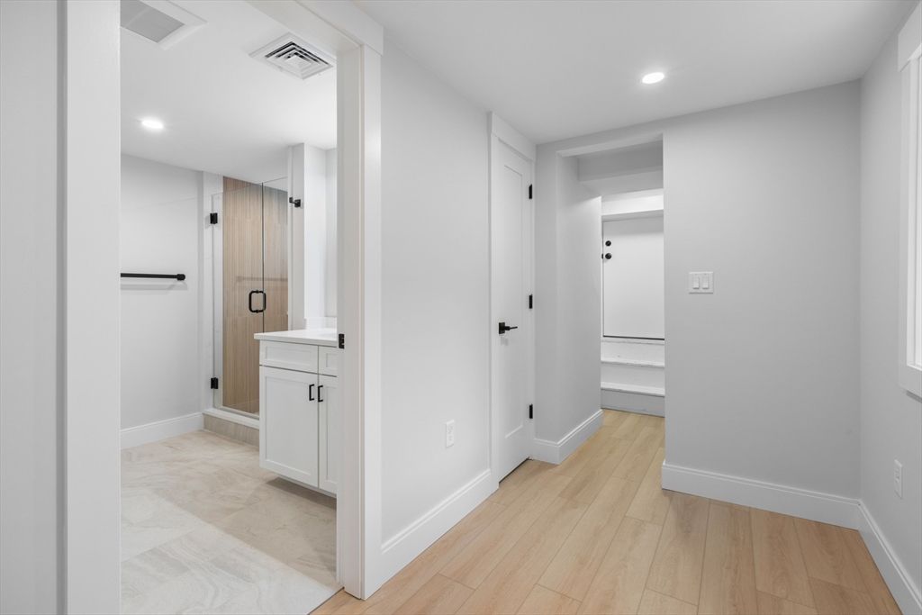 Interior, Recessed Lighting, Wood Texture Flooring