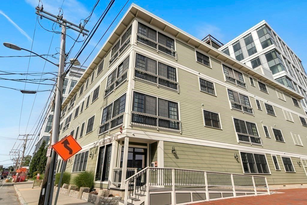 Exterior, Facade, Rowhouse