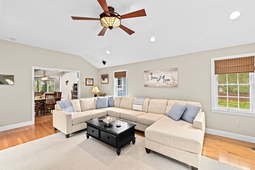 Dining room, Interior, Living room, Pendant Lights, Recessed Lighting, Wood Texture Flooring