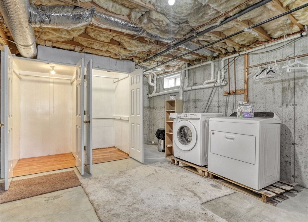 Interior, Utility Closets, Washer, Wood Texture Flooring