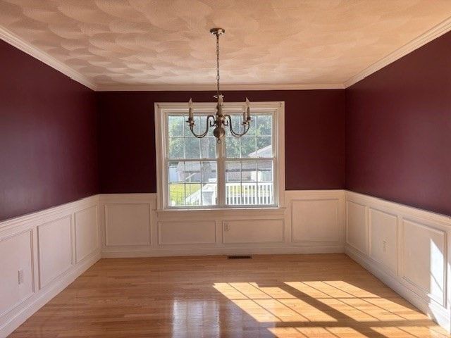 Chandelier, Empty room, Interior, Wood Texture Flooring