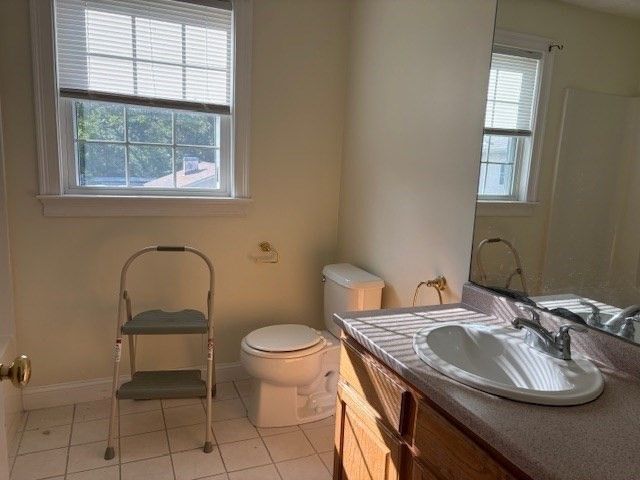 Bathroom, Interior, Tile Countertops