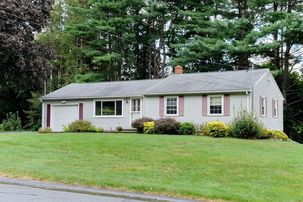 Attached, Exterior, Facade, Cape Cod