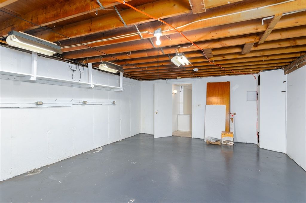 Garage, Interior, Wooden Beams