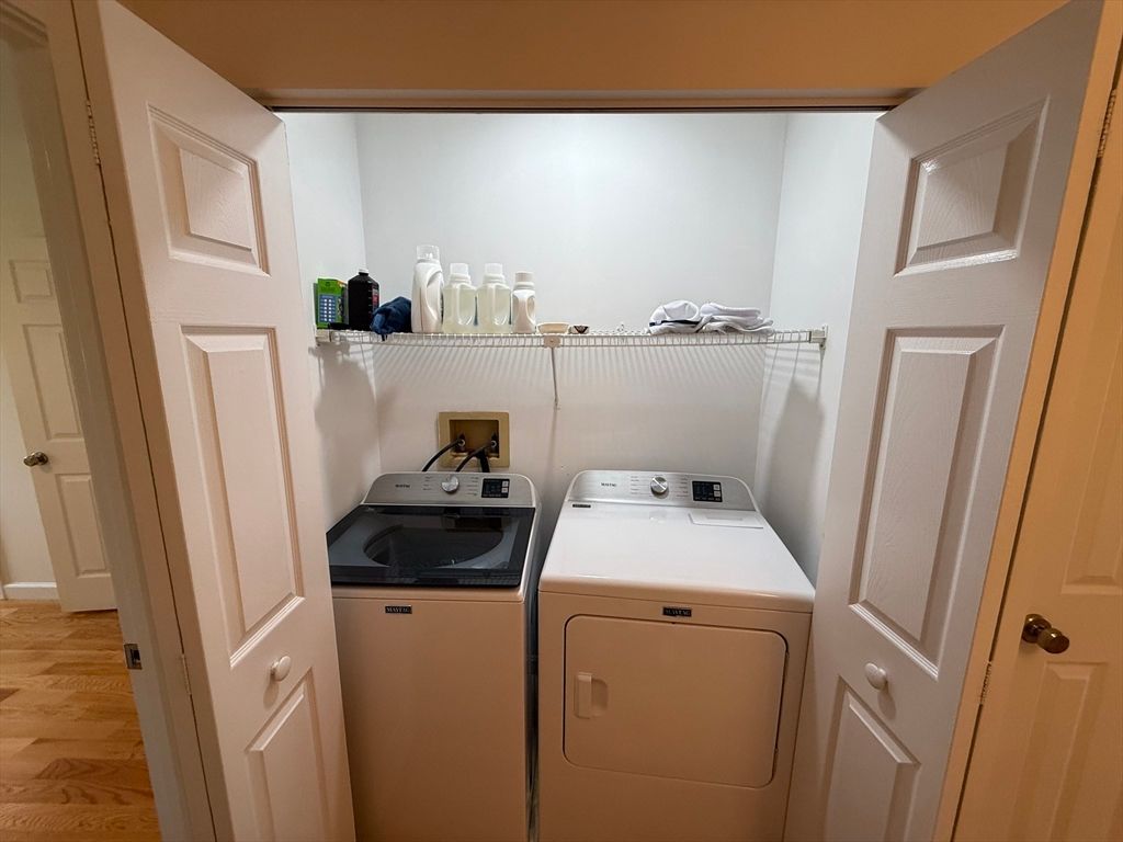 Interior, Utility Closets, Washer, Wood Texture Flooring