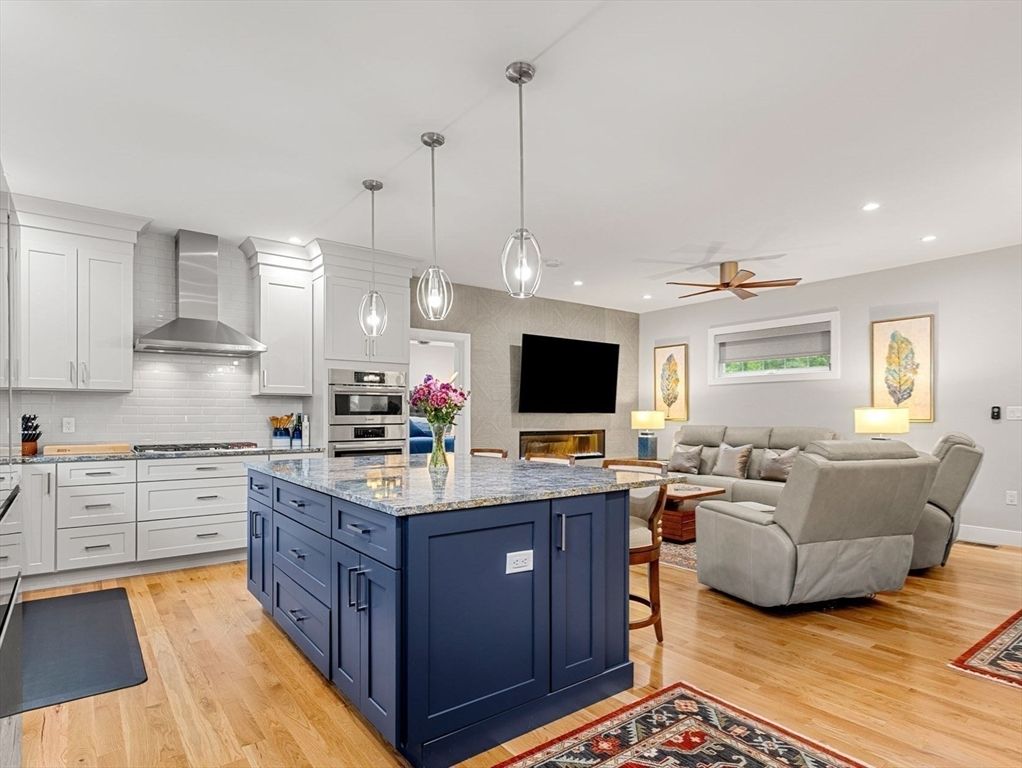 Interior, Kitchen, Living room, Pendant Lights, Recessed Lighting, Stainless Steel Appliances, Wood Texture Flooring
