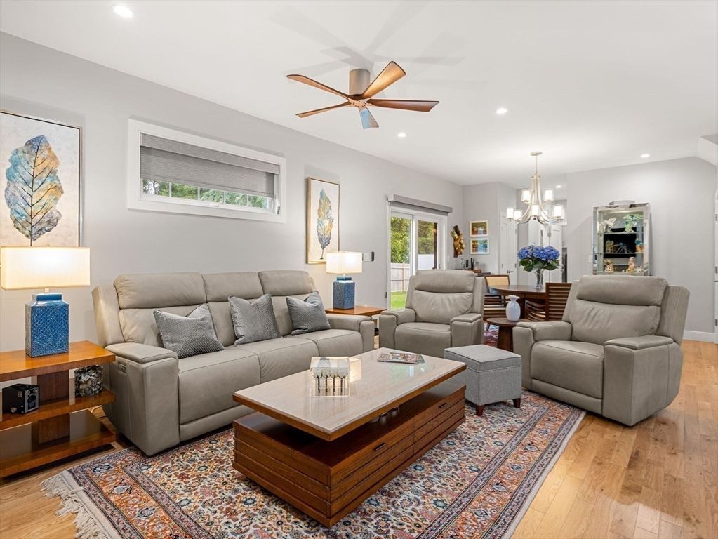 Chandelier, Dining room, Interior, Living room, Recessed Lighting, Wood Texture Flooring