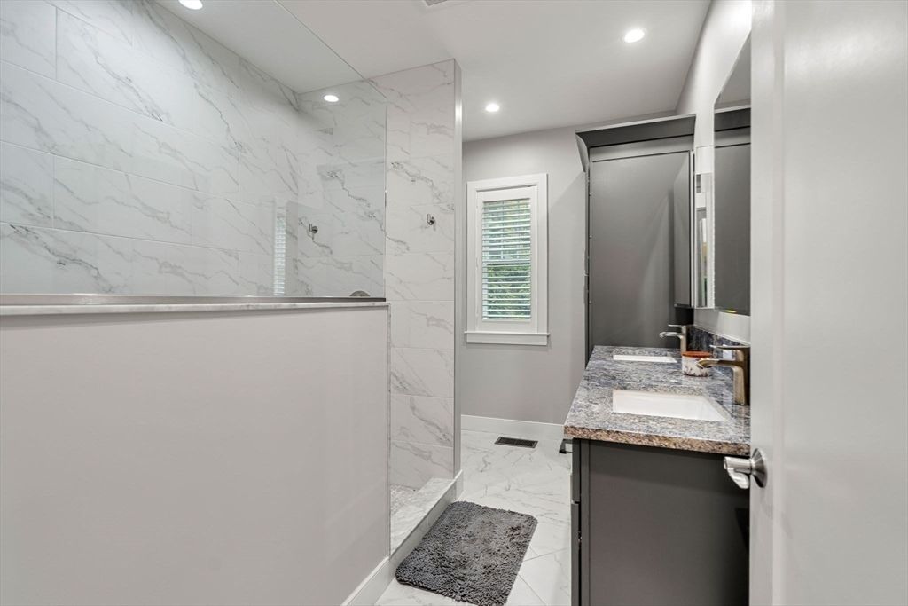 Bathroom, Interior, Marble, Marble Walls, Recessed Lighting