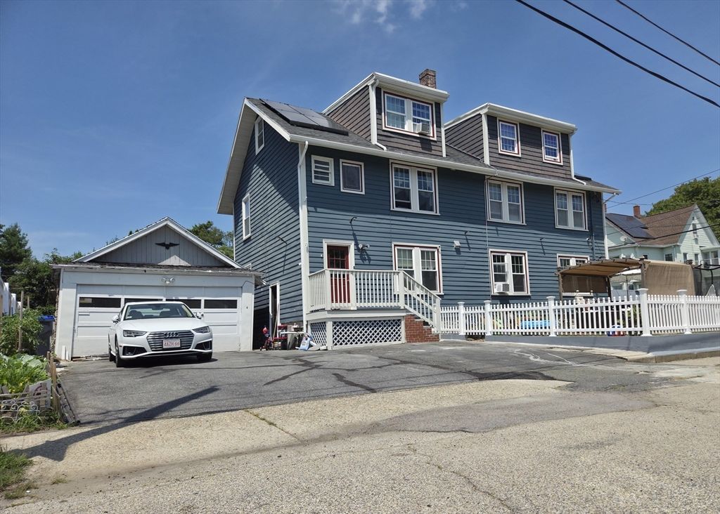 Attached, Detached Garage, Exterior, Facade, Solar Panels, American Foursquare