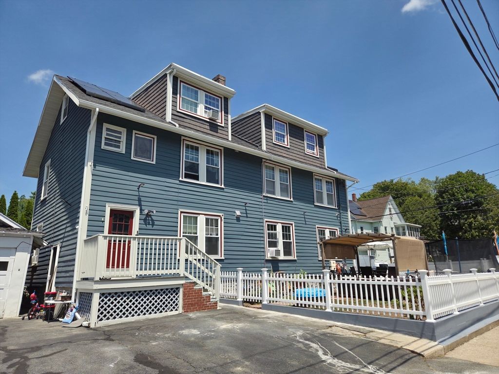 Exterior, Facade, Solar Panels, American Foursquare