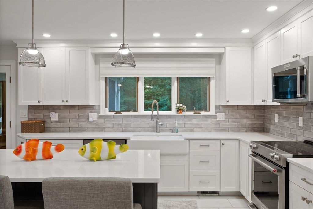 Interior, Kitchen, Pendant Lights, Recessed Lighting, Stainless Steel Appliances