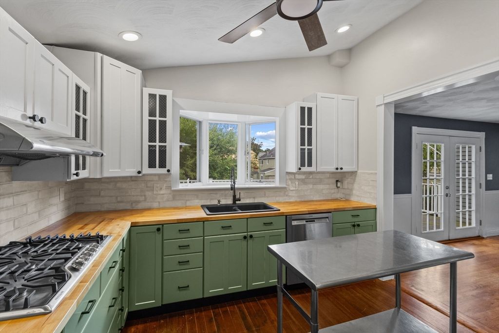 Interior, Kitchen, Recessed Lighting, Wood Texture Flooring