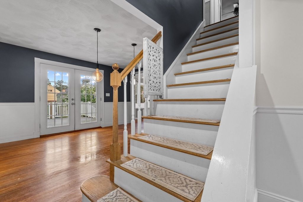 Interior, Pendant Lights, Wood Texture Flooring