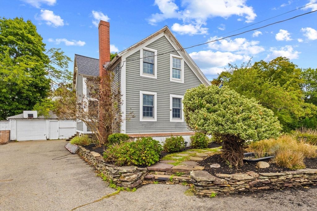 Backyard, Detached Garage, Exterior